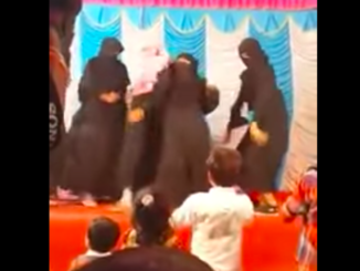 VIDEO: Kvinder i burka giver den gas på dansegulvet!